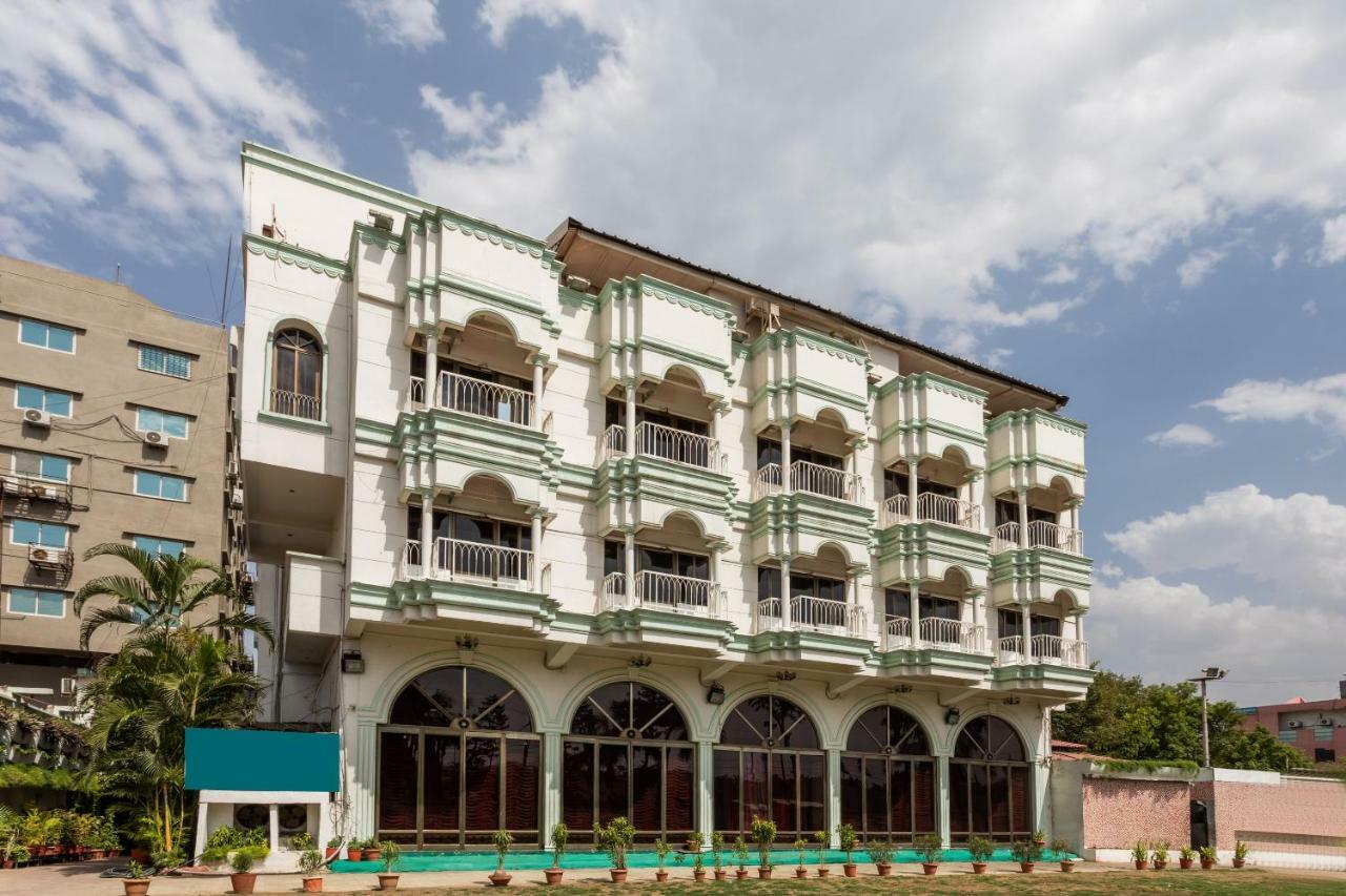 Oyo 38142 Girdhar Mahal Otel Indore Dış mekan fotoğraf